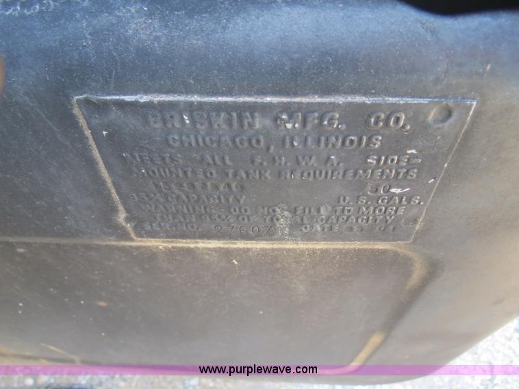 image for item B4638 2002 Chevrolet C7500 Digger Derrick truck