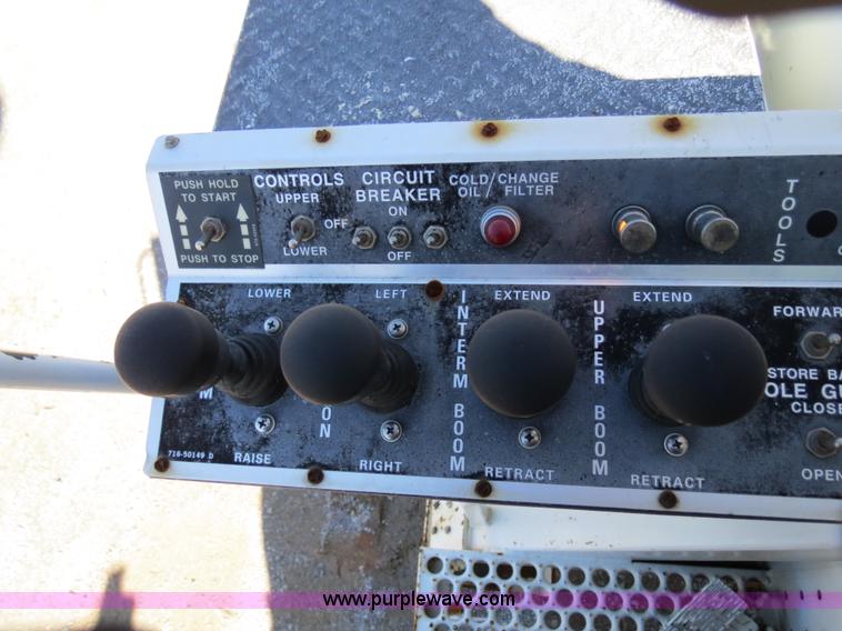 image for item B4638 2002 Chevrolet C7500 Digger Derrick truck