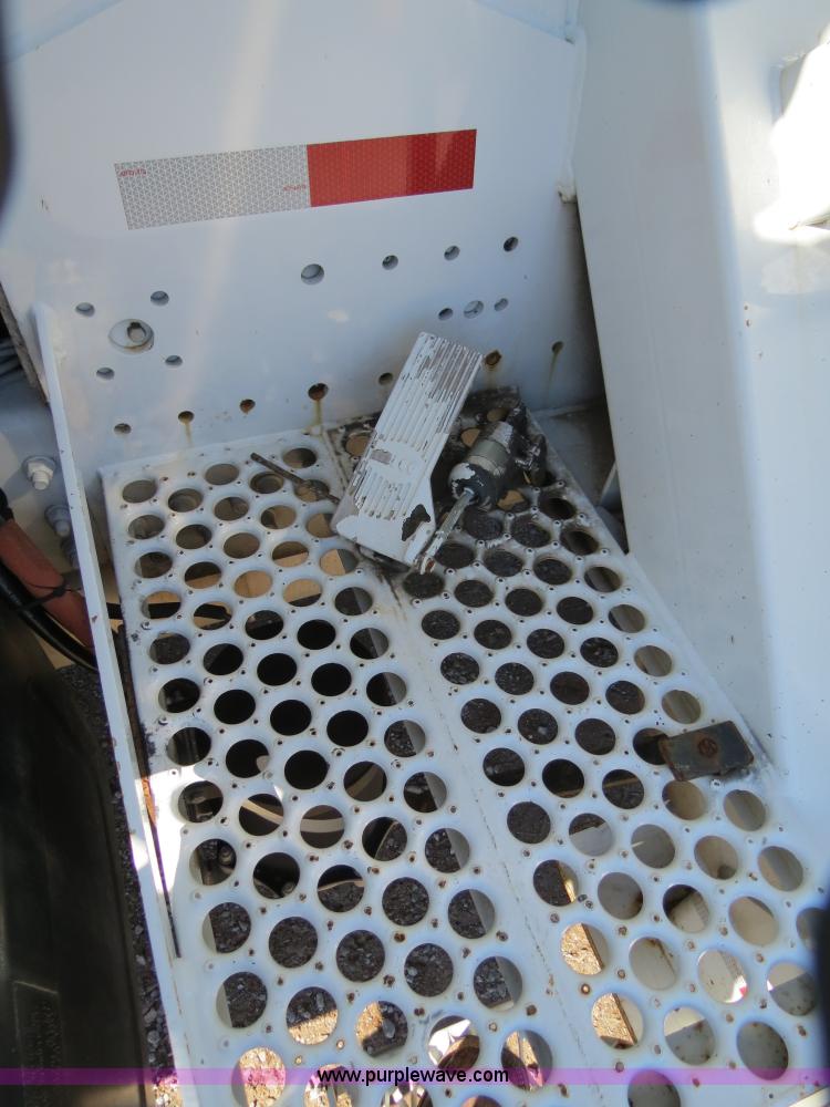 image for item B4638 2002 Chevrolet C7500 Digger Derrick truck