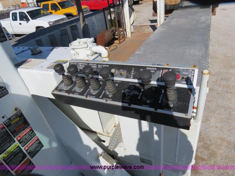 image for item B4638 2002 Chevrolet C7500 Digger Derrick truck