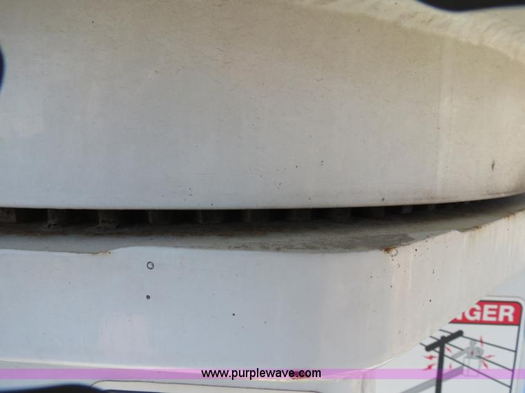 image for item B4638 2002 Chevrolet C7500 Digger Derrick truck