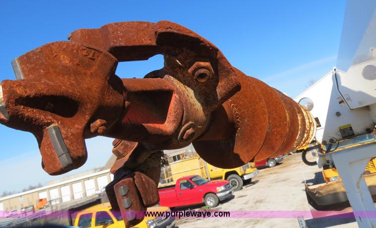 image for item B4638 2002 Chevrolet C7500 Digger Derrick truck