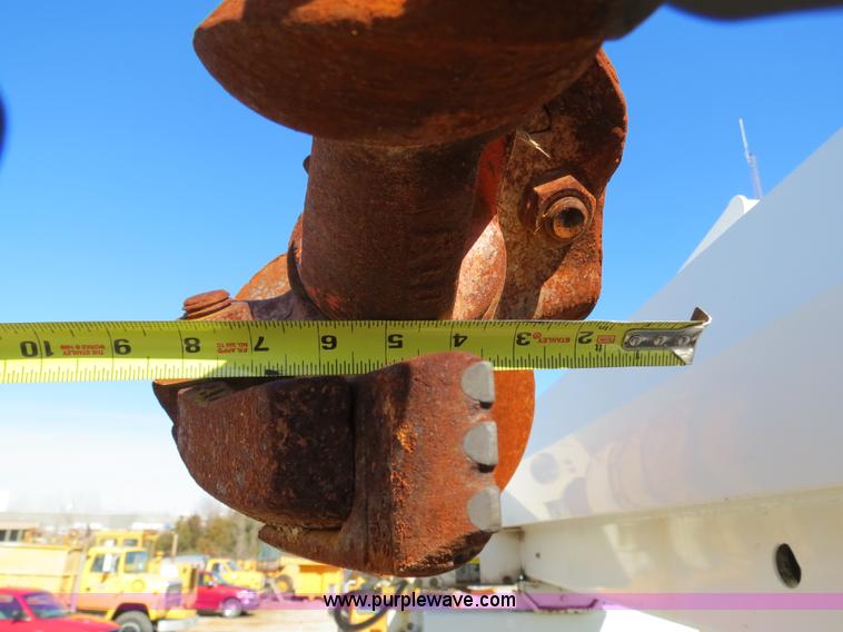 image for item B4638 2002 Chevrolet C7500 Digger Derrick truck