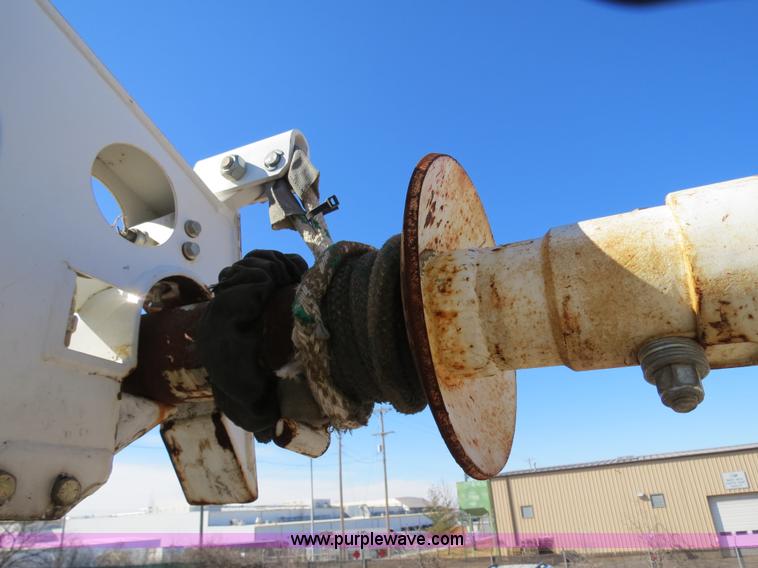 image for item B4638 2002 Chevrolet C7500 Digger Derrick truck