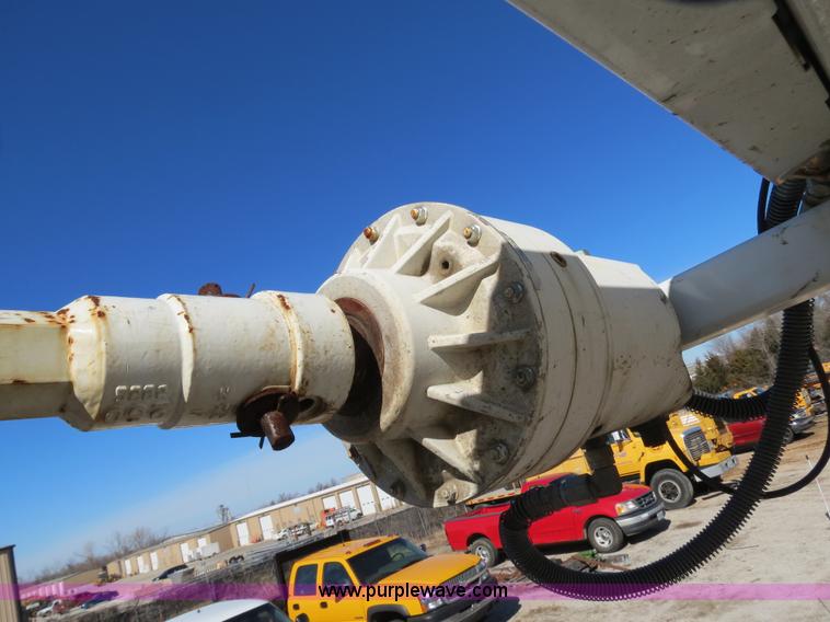 image for item B4638 2002 Chevrolet C7500 Digger Derrick truck