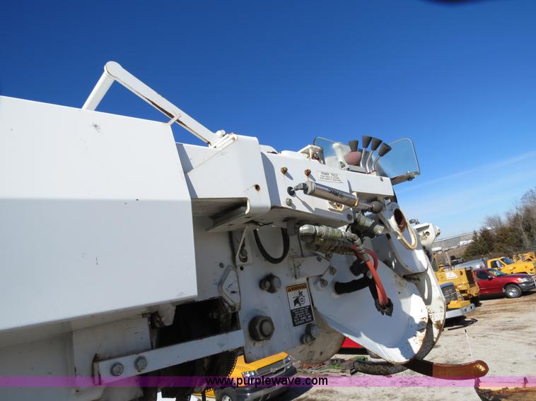 image for item B4638 2002 Chevrolet C7500 Digger Derrick truck