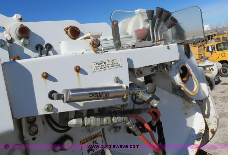 image for item B4638 2002 Chevrolet C7500 Digger Derrick truck