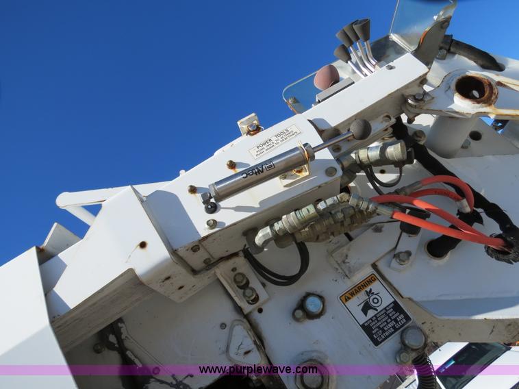 image for item B4638 2002 Chevrolet C7500 Digger Derrick truck