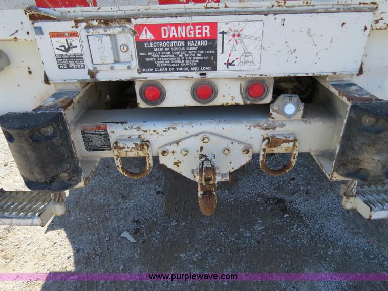 image for item B4638 2002 Chevrolet C7500 Digger Derrick truck