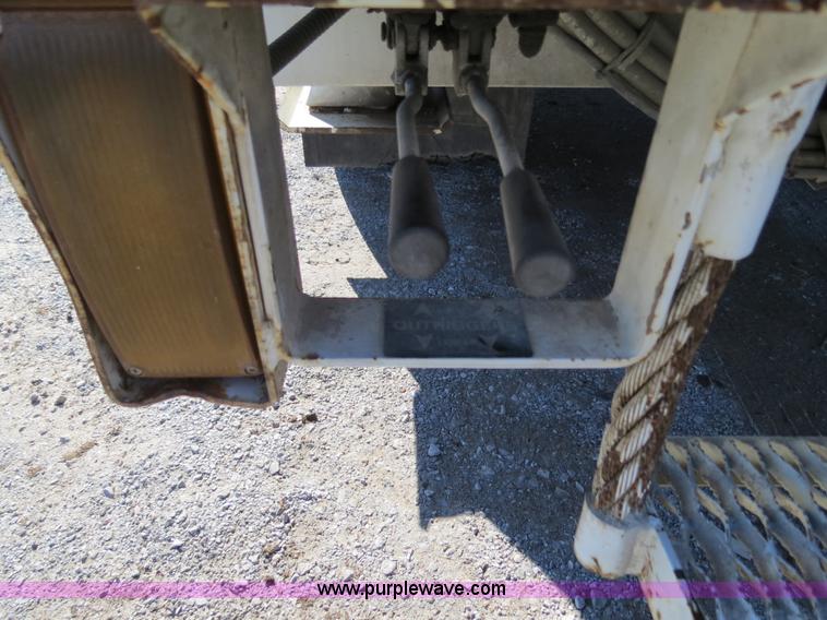 image for item B4638 2002 Chevrolet C7500 Digger Derrick truck