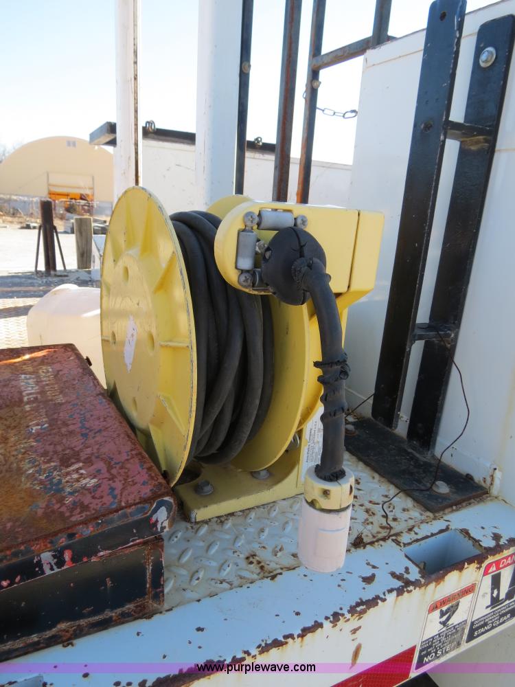 image for item B4638 2002 Chevrolet C7500 Digger Derrick truck