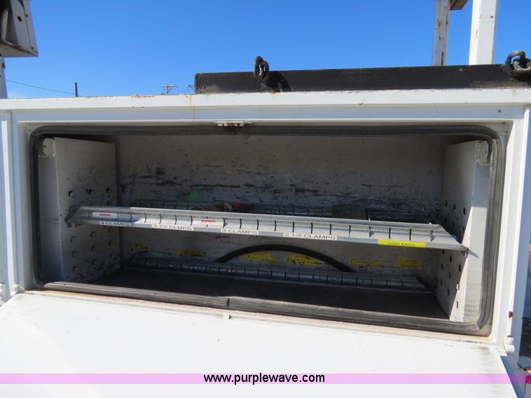 image for item B4638 2002 Chevrolet C7500 Digger Derrick truck