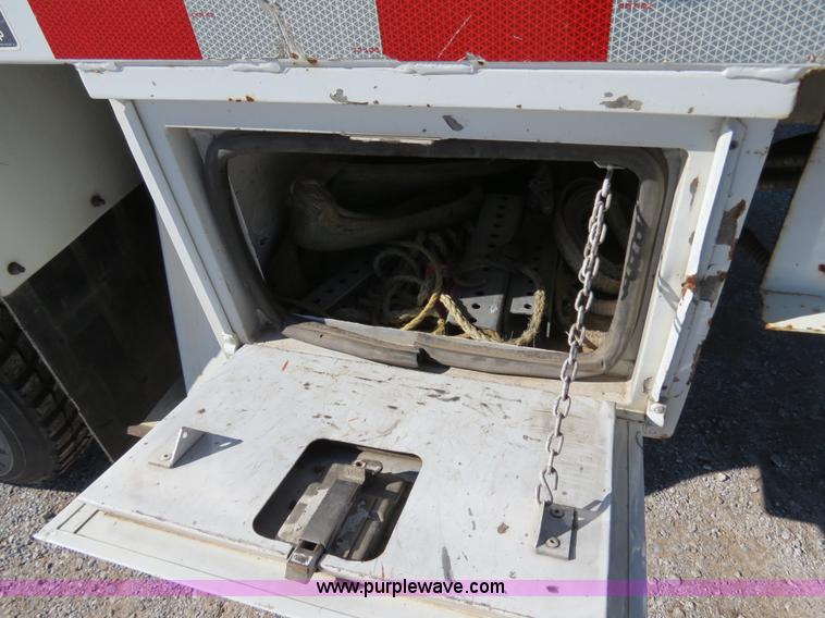 image for item B4638 2002 Chevrolet C7500 Digger Derrick truck