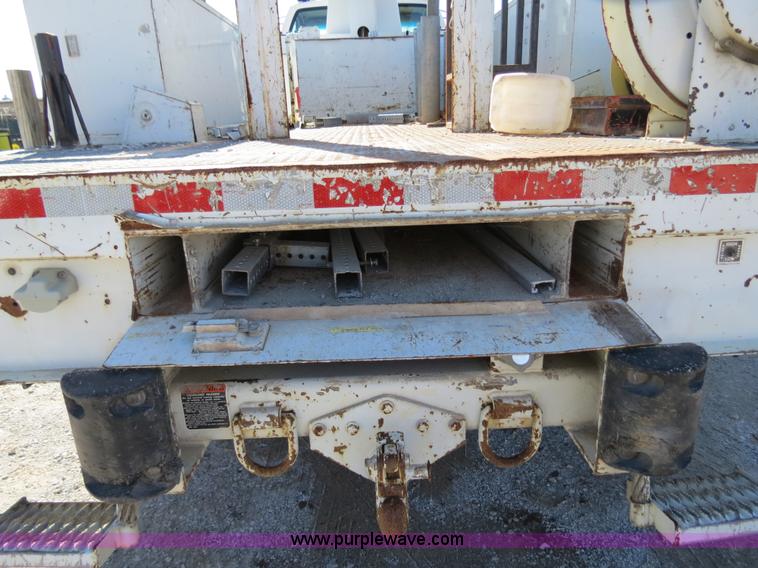 image for item B4638 2002 Chevrolet C7500 Digger Derrick truck