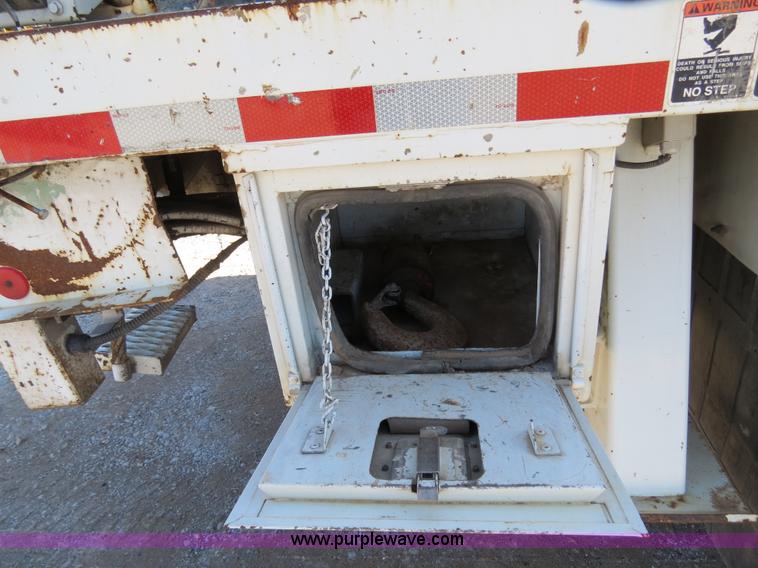 image for item B4638 2002 Chevrolet C7500 Digger Derrick truck