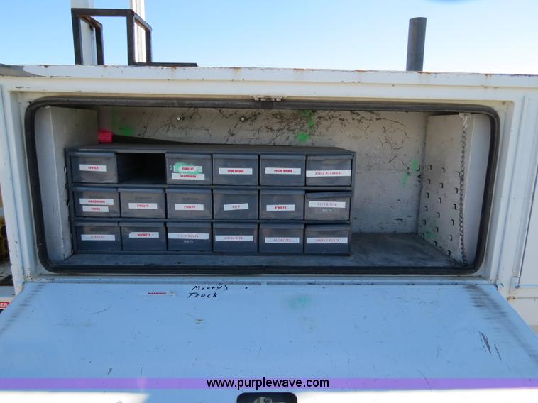 image for item B4638 2002 Chevrolet C7500 Digger Derrick truck