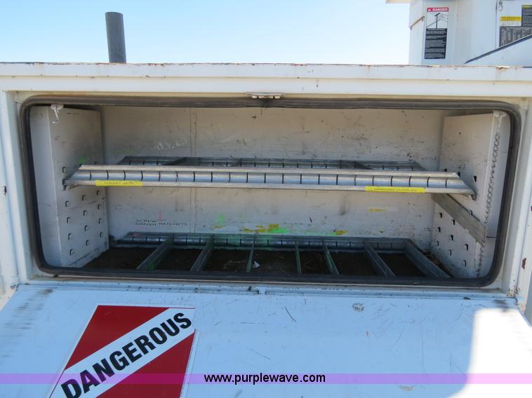 image for item B4638 2002 Chevrolet C7500 Digger Derrick truck