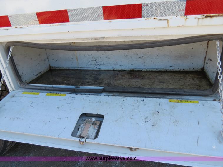 image for item B4638 2002 Chevrolet C7500 Digger Derrick truck