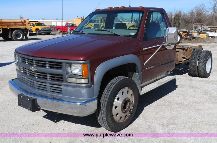 image for item B4639 1998 Chevrolet Silverado C3500HD pickup truck