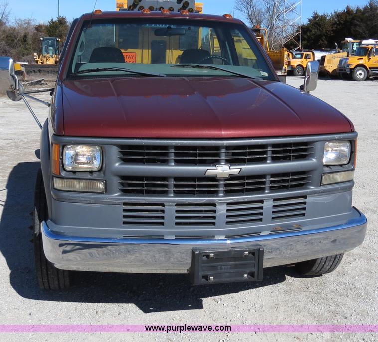 image for item B4639 1998 Chevrolet Silverado C3500HD pickup truck