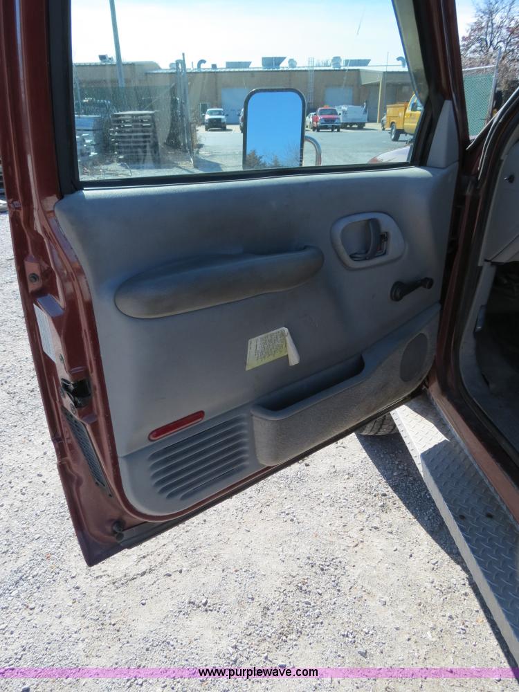 image for item B4639 1998 Chevrolet Silverado C3500HD pickup truck