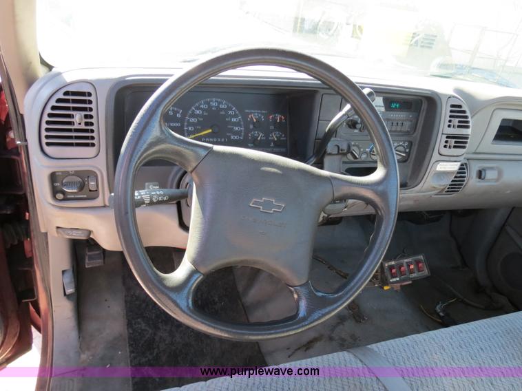 image for item B4639 1998 Chevrolet Silverado C3500HD pickup truck