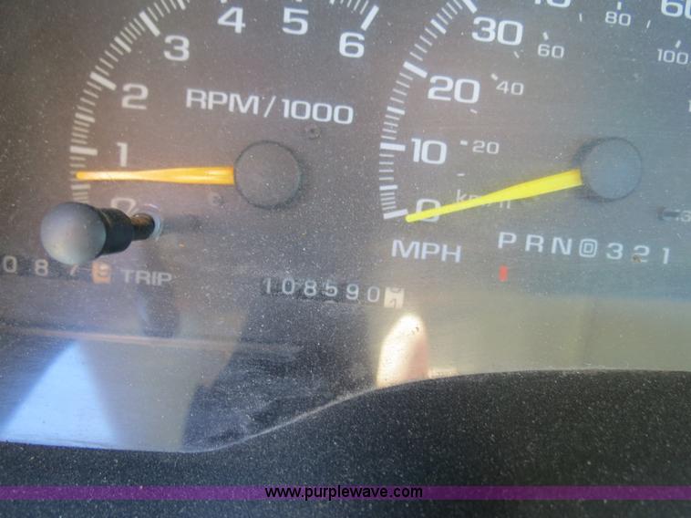 image for item B4639 1998 Chevrolet Silverado C3500HD pickup truck