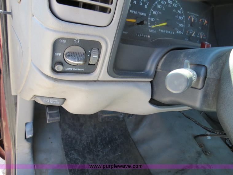 image for item B4639 1998 Chevrolet Silverado C3500HD pickup truck