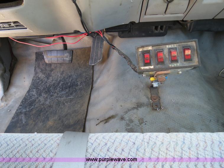 image for item B4639 1998 Chevrolet Silverado C3500HD pickup truck