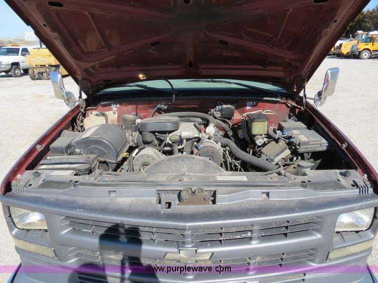 image for item B4639 1998 Chevrolet Silverado C3500HD pickup truck