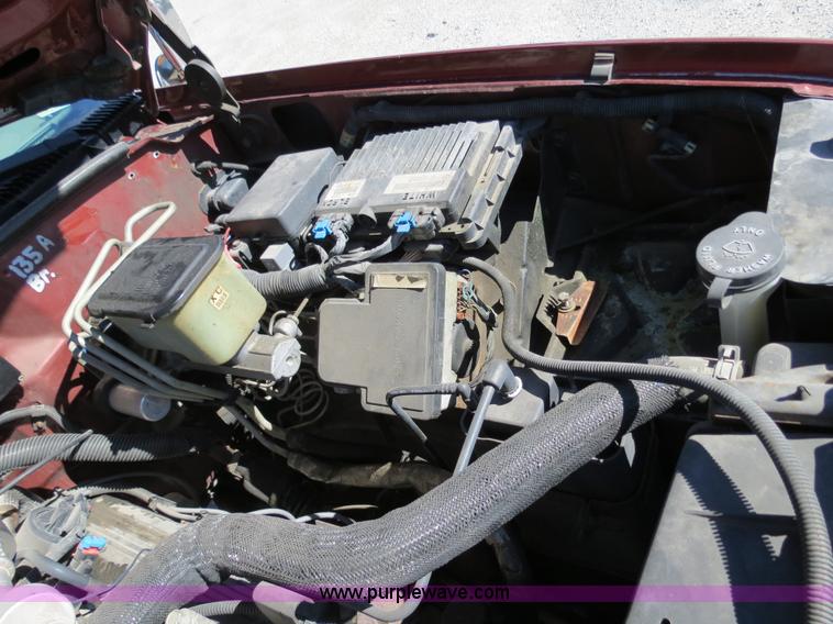 image for item B4639 1998 Chevrolet Silverado C3500HD pickup truck