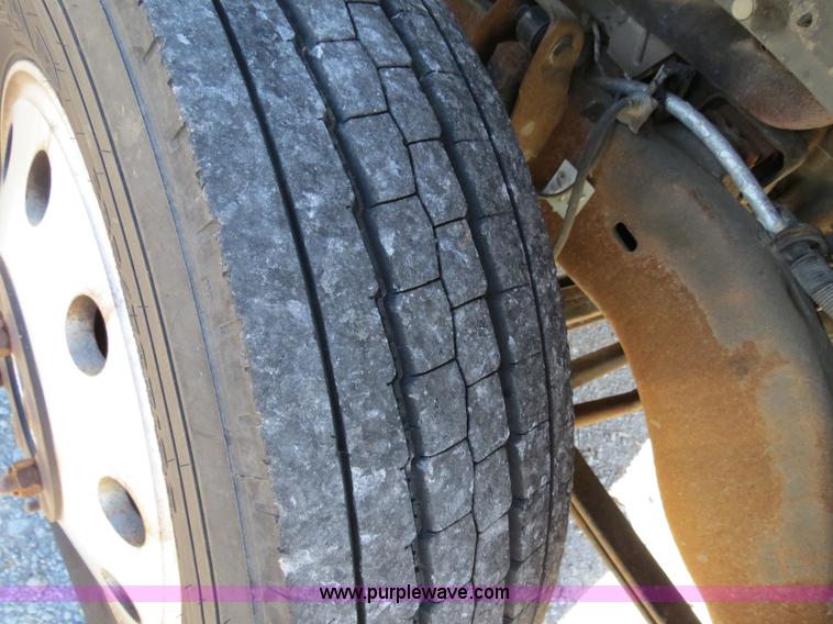 image for item B4639 1998 Chevrolet Silverado C3500HD pickup truck