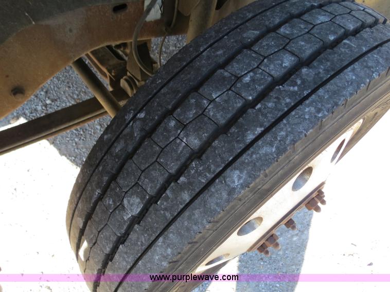 image for item B4639 1998 Chevrolet Silverado C3500HD pickup truck