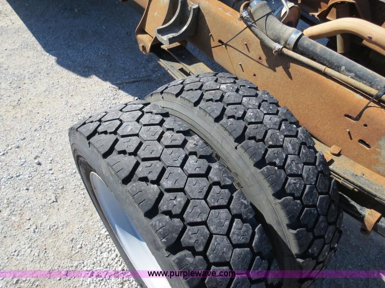 image for item B4639 1998 Chevrolet Silverado C3500HD pickup truck