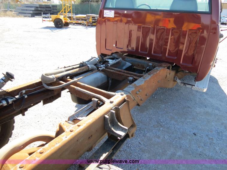 image for item B4639 1998 Chevrolet Silverado C3500HD pickup truck