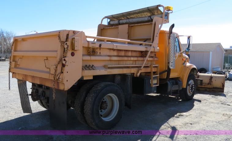 image for item B4640 2000 International 4900 dump truck