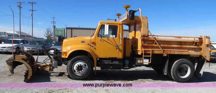image for item B4640 2000 International 4900 dump truck
