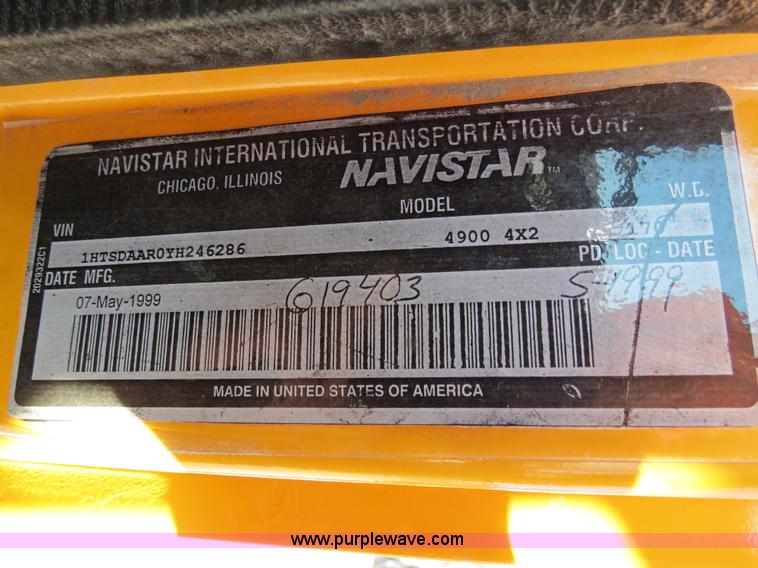 image for item B4640 2000 International 4900 dump truck