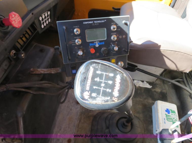 image for item B4640 2000 International 4900 dump truck