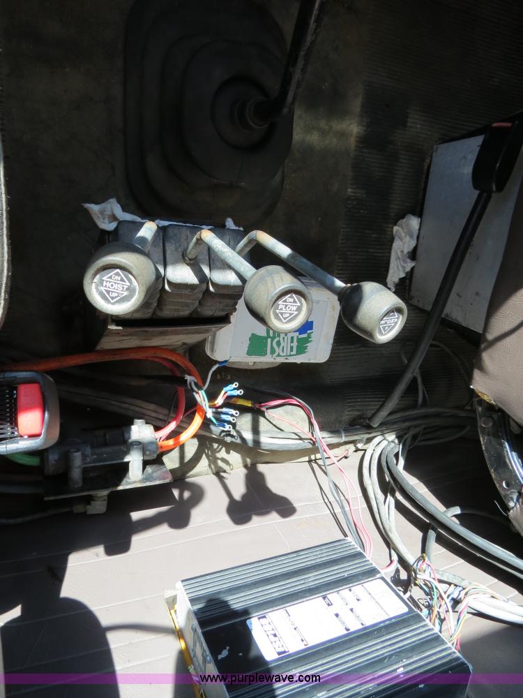 image for item B4640 2000 International 4900 dump truck