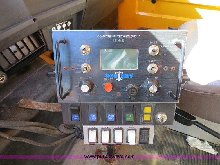 image for item B4640 2000 International 4900 dump truck