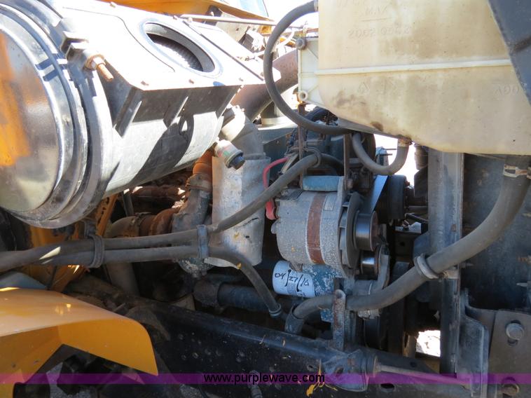 image for item B4640 2000 International 4900 dump truck