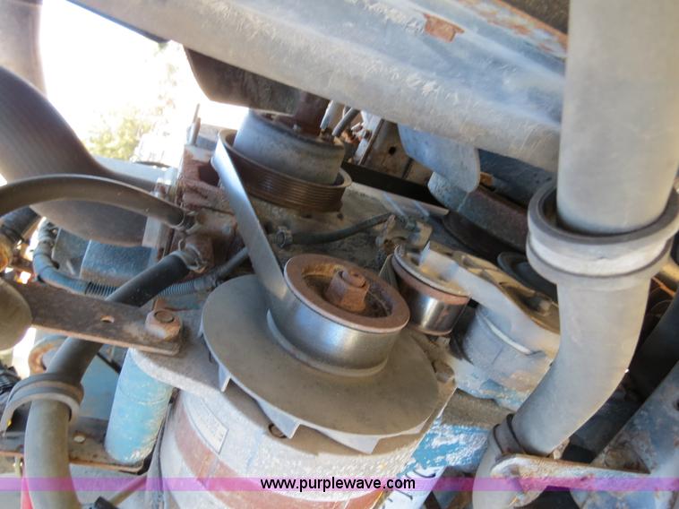 image for item B4640 2000 International 4900 dump truck