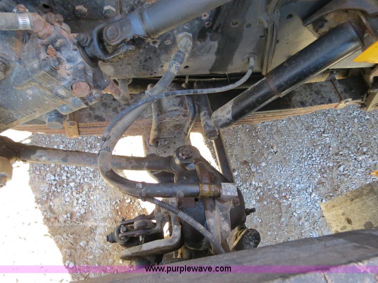 image for item B4640 2000 International 4900 dump truck