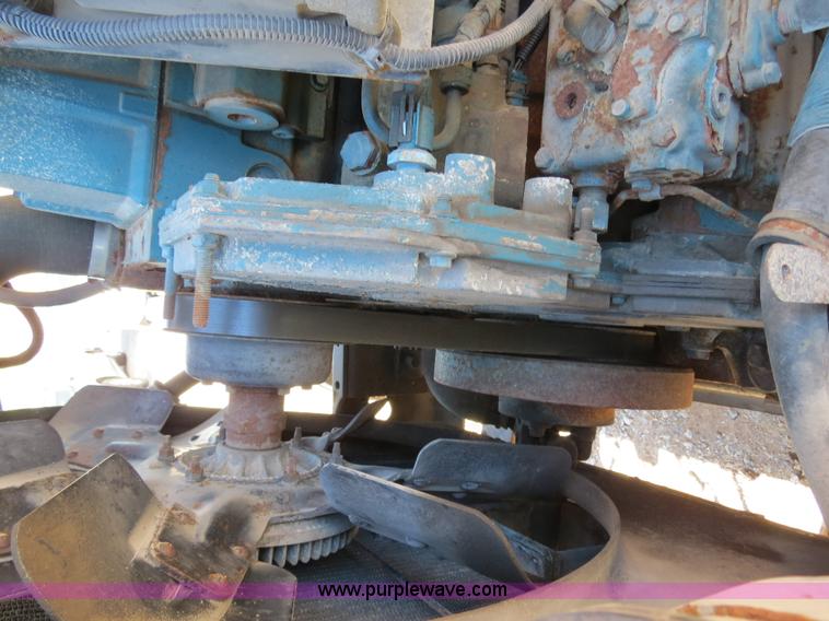 image for item B4640 2000 International 4900 dump truck