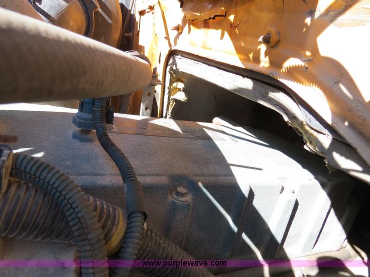 image for item B4640 2000 International 4900 dump truck