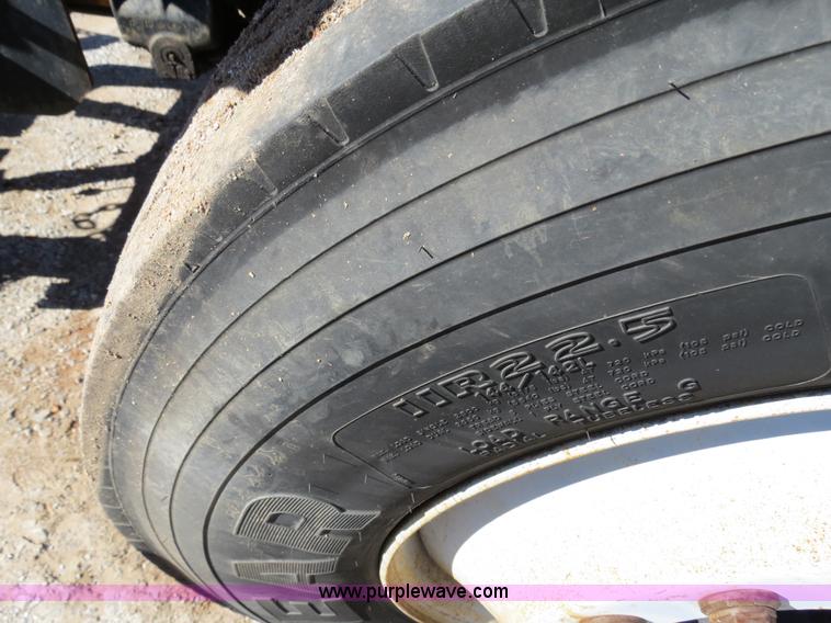 image for item B4640 2000 International 4900 dump truck