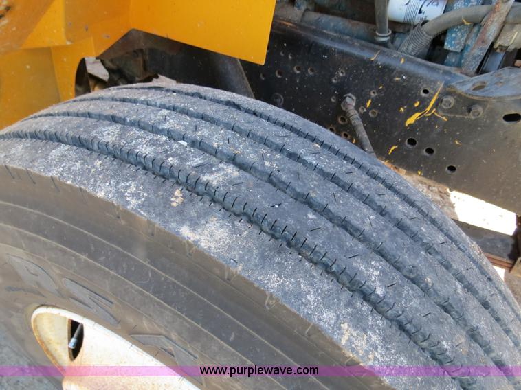 image for item B4640 2000 International 4900 dump truck