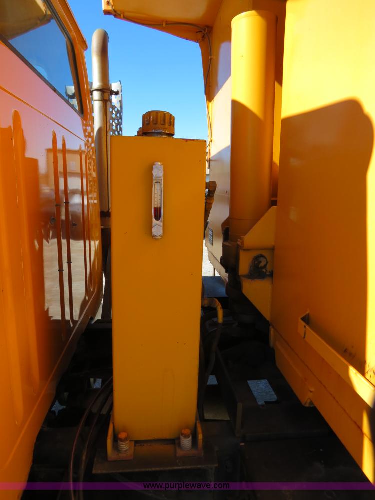 image for item B4640 2000 International 4900 dump truck