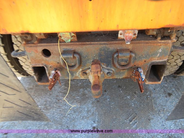 image for item B4640 2000 International 4900 dump truck